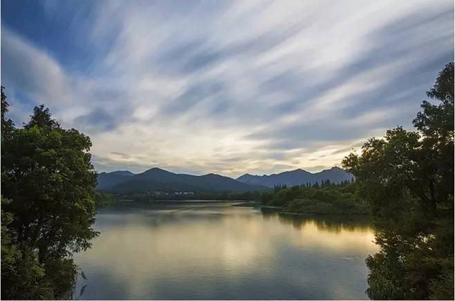 西子湖古诗，简述西子湖的名称由来的诗句